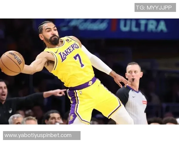 文森特强调里夫斯的重要性期待他在进攻端继续发挥个人风格